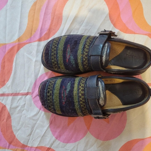 Sold - Picture 2 of 4